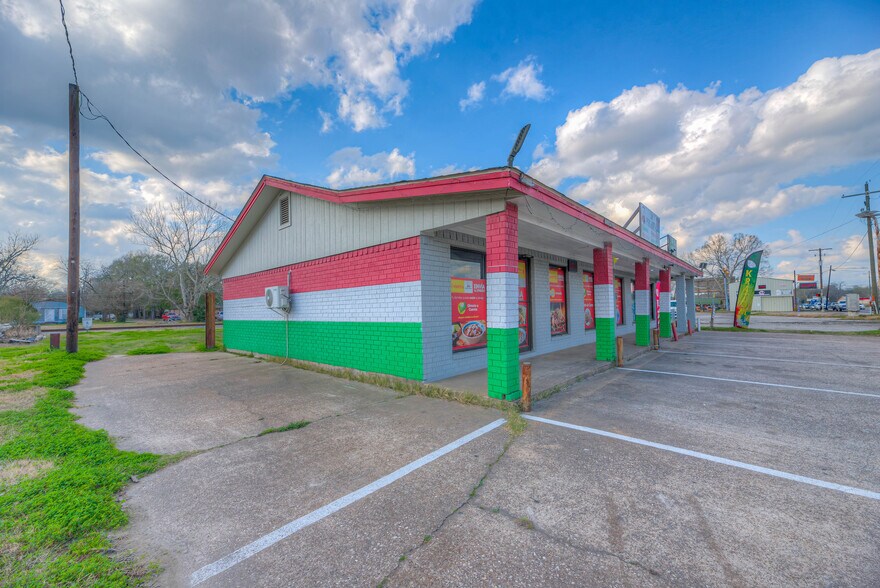 More Photos Of 103 S Home St, Corrigan Freestanding For Lease
