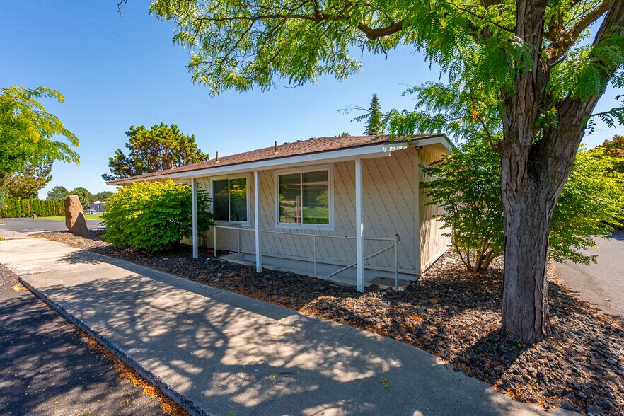 More Photos Of 830 Sharon Ave E, Moses Lake Office For Sale