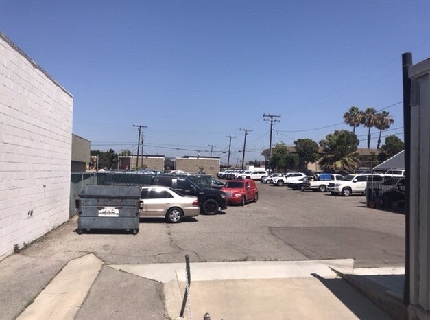More Photos Of 1998 Harbor Blvd, Costa Mesa Showroom For Lease