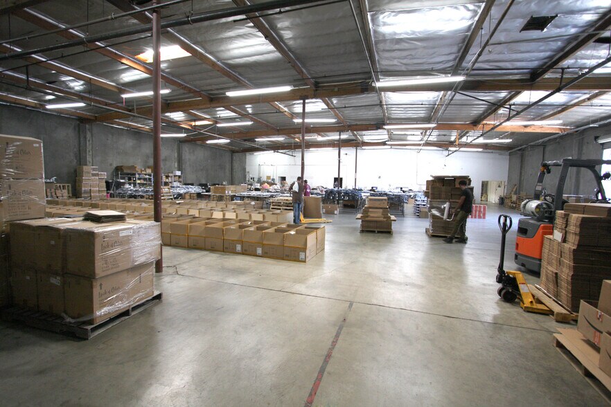 More Photos Of 1101 E 16th St, Los Angeles Warehouse For Lease