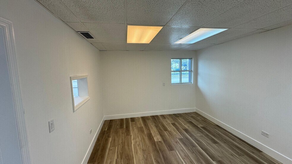 More Photos Of 166 Hialeah Dr, Hialeah Office For Lease