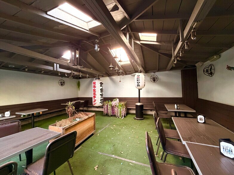 More Photos Of 7455 Melrose Ave, Los Angeles Restaurant For Lease