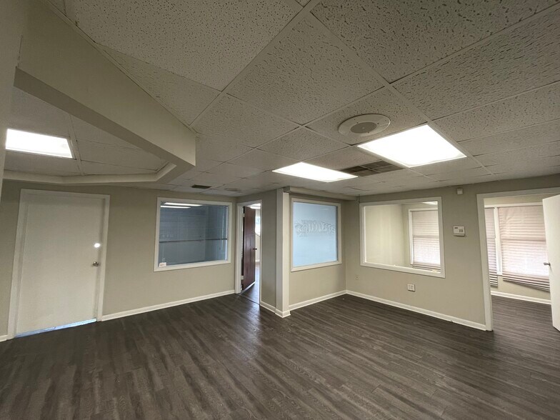 More Photos Of 710 W Colonial Dr, Orlando Office For Lease