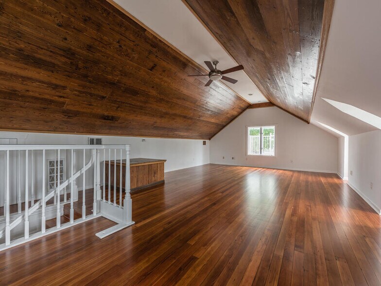 More Photos Of 2610 Manor Rd, Austin Freestanding For Lease