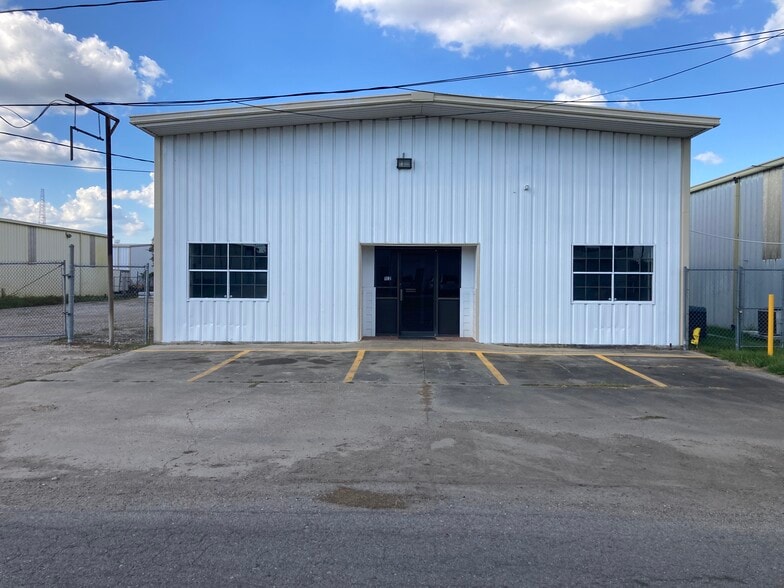 Primary Photo Of 102 Saul Dr, Scott Warehouse For Lease