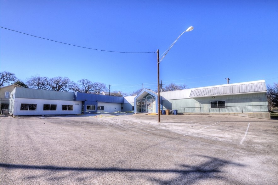 More Photos Of 2222 Rosewood Ave, Austin Medical For Lease