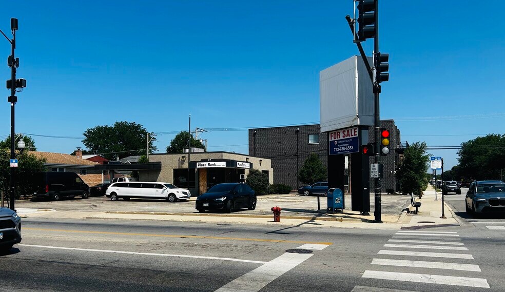 More Photos Of 6000 W Montrose Ave, Chicago Bank For Sale