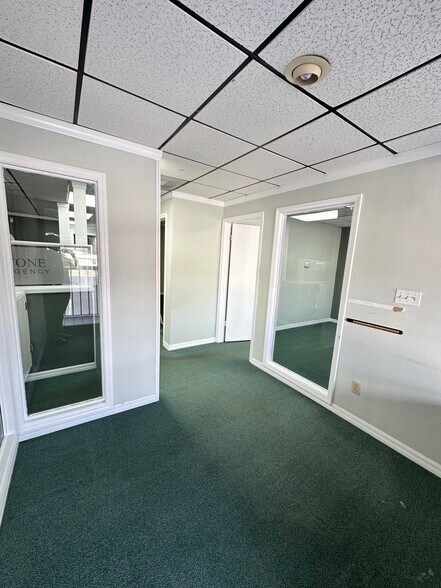 More Photos Of 1102-1132 E Semoran Blvd, Apopka Office For Lease