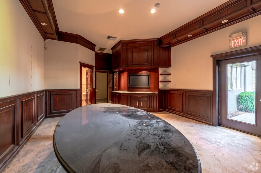 More Photos Of 225 Main St, Norwalk Manufacturing For Sale