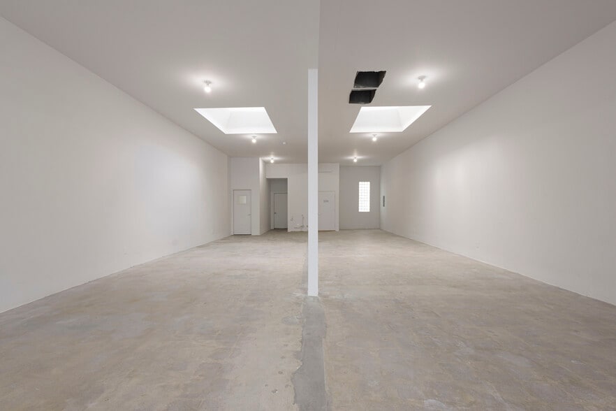 More Photos Of 1157 S Robertson Blvd, Los Angeles Flex For Lease