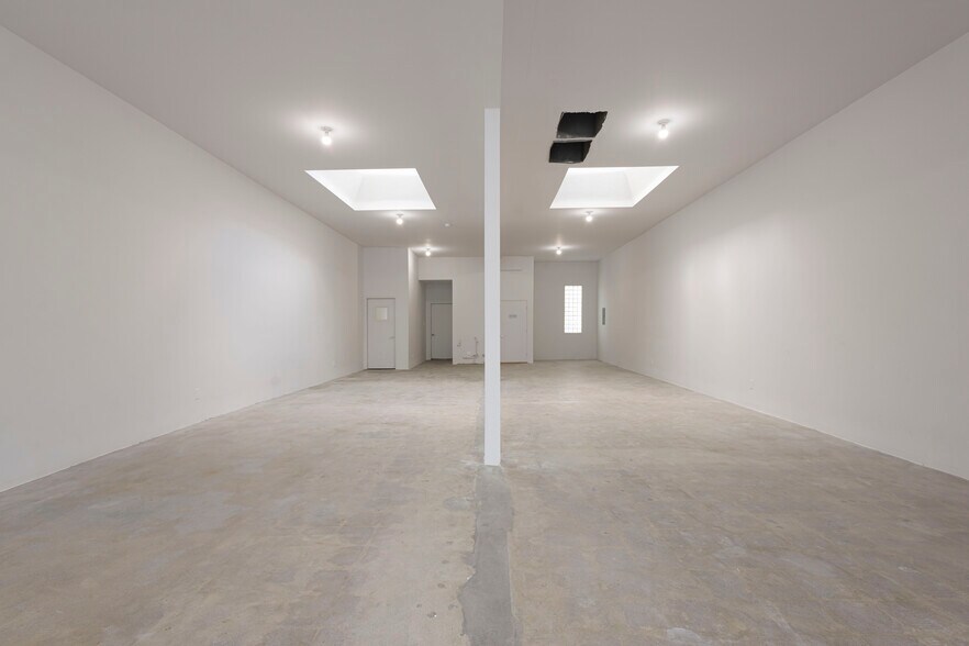 More Photos Of 1157 S Robertson Blvd, Los Angeles General Retail For Lease