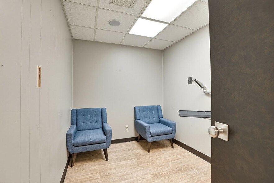 More Photos Of 1414 Arlington St, Ada Medical For Lease