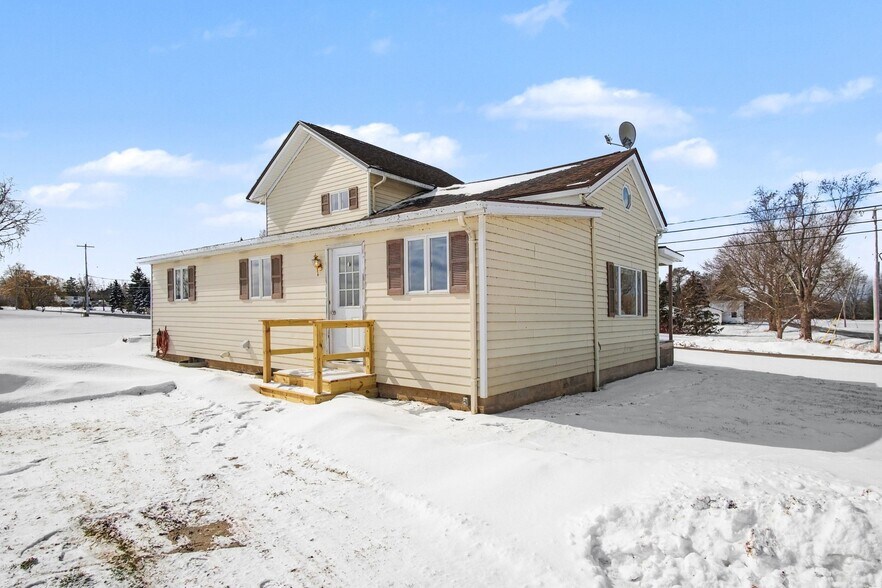 More Photos Of 328 Lake Road East Frk, Hamlin Restaurant For Sale