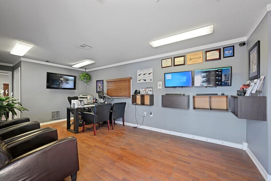 More Photos Of 2451 Baltimore Blvd, Finksburg Auto Repair For Sale