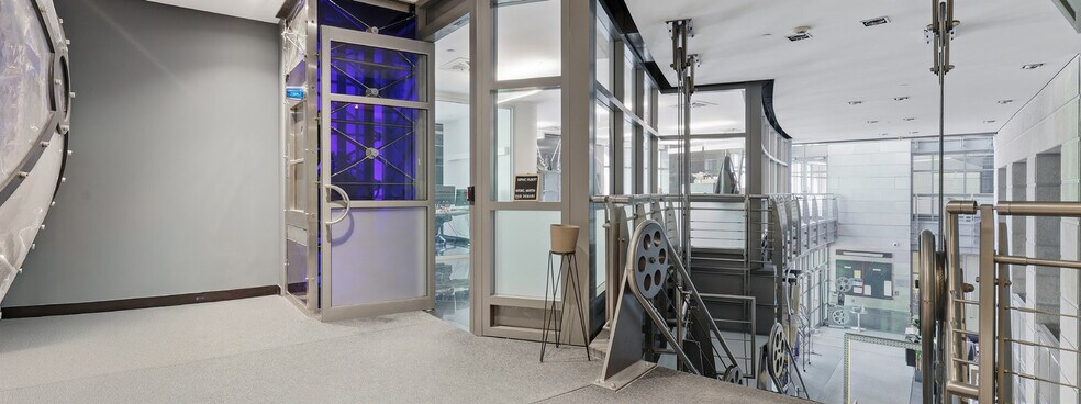 More Photos Of 3536 Boul Saint-Laurent, Montréal Office For Sale