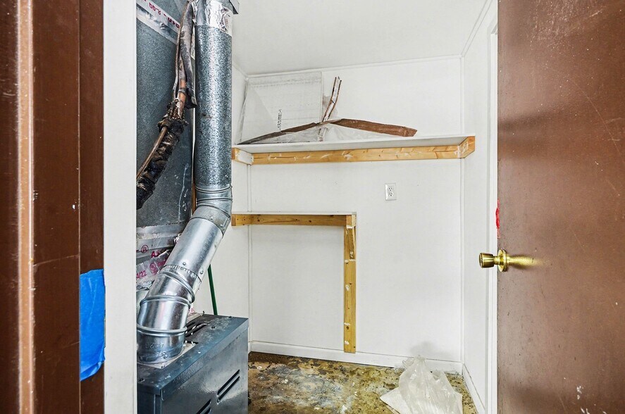 More Photos Of 1638 S Wayne Rd, Westland Storefront Retail Residential For Lease