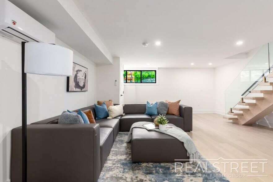 More Photos Of 110 McKibben St, Brooklyn Apartments For Sale