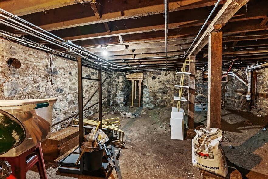 More Photos Of 104 S Leroy St, Fenton Storefront Retail Residential For Sale