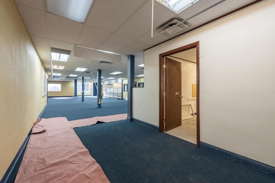 More Photos Of 2546-2578 Fowler St, Fort Myers Warehouse For Lease