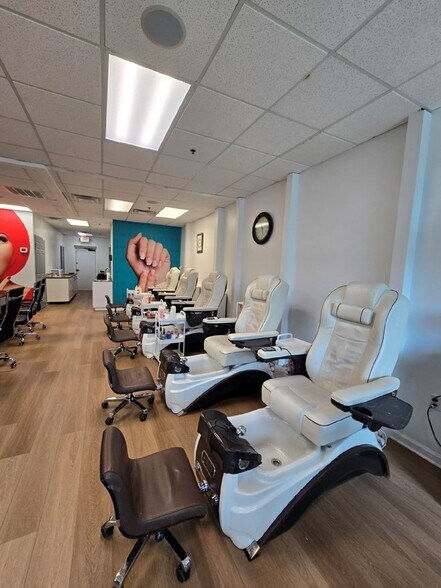 More Photos Of 2655 N Cobb Pky, Kennesaw Storefront For Lease