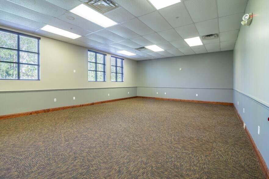 More Photos Of 4300 S Highway 27, Clermont Storefront Retail Office For Lease