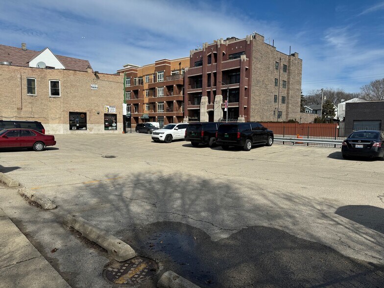 More Photos Of 5050-5052 N Lincoln Ave, Chicago Convenience Store For Lease