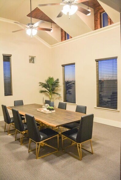 More Photos Of 13037 Quaker Ave, Lubbock Office For Sale