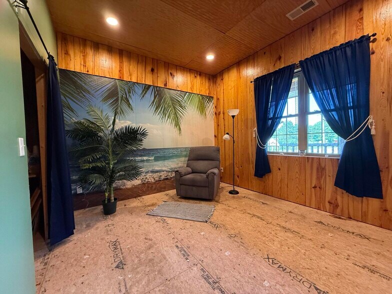 More Photos Of 401 N Busch Ave, Mountain Grove Office For Sale