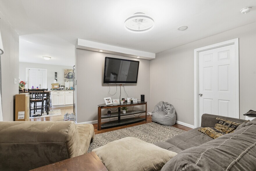 More Photos Of 158 Court St, Laconia Apartments For Sale