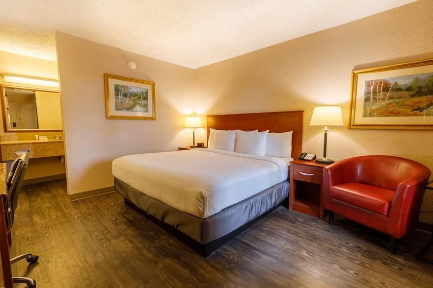 More Photos Of 3202 1st St, Woodward Hotel For Sale