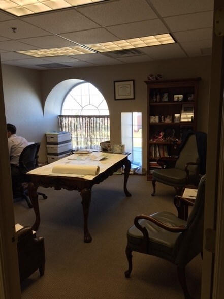 More Photos Of 2800-2828 W Country Club Dr, Oklahoma City General Retail For Lease
