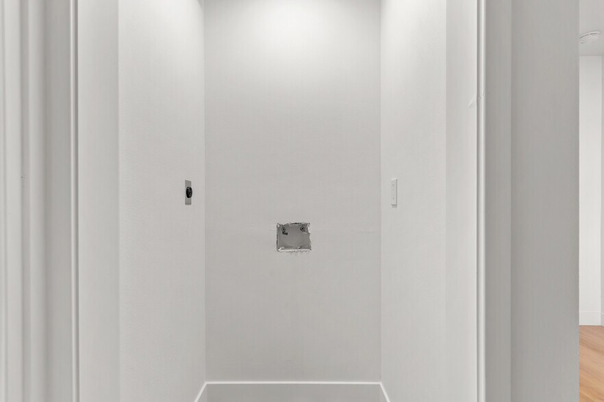 More Photos Of 707 W 80th St, Los Angeles Apartments For Sale