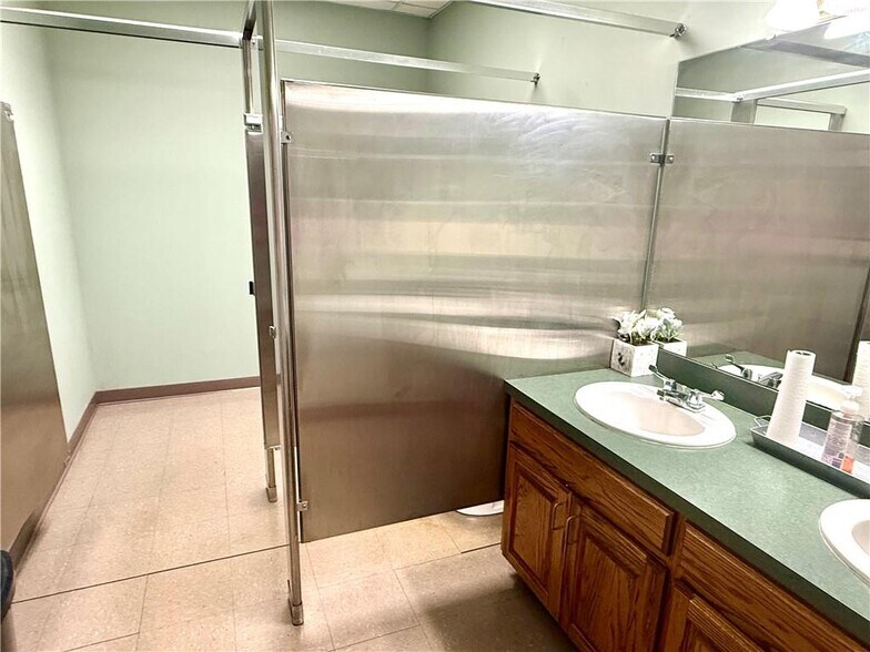 More Photos Of 718 S Arkansas Ave, Russellville Specialty For Sale