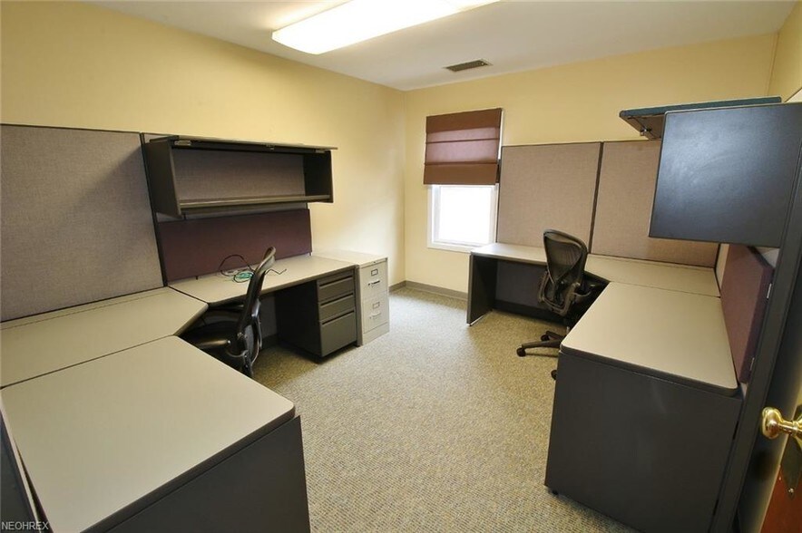 More Photos Of 172 S Friendship Dr, New Concord Medical For Sale