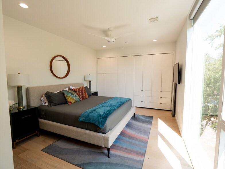 More Photos Of 2208 Lake Austin Blvd, Austin Office Residential For Sale