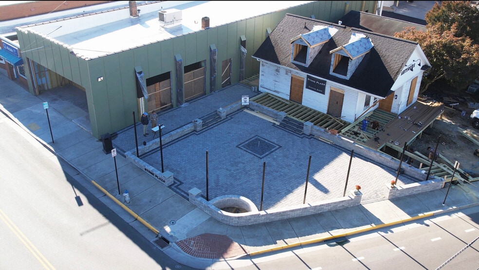 Primary Photo Of 123 W Lee St, Vinton Freestanding For Lease