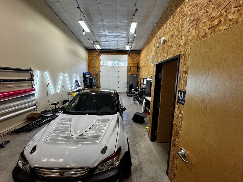 More Photos Of 4817 NW Fruit Valley Rd, Vancouver Warehouse For Lease