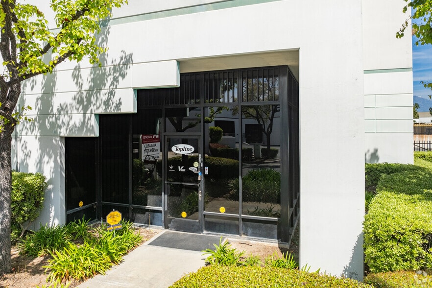 More Photos Of 104 Exchange Pl, Pomona Warehouse For Lease