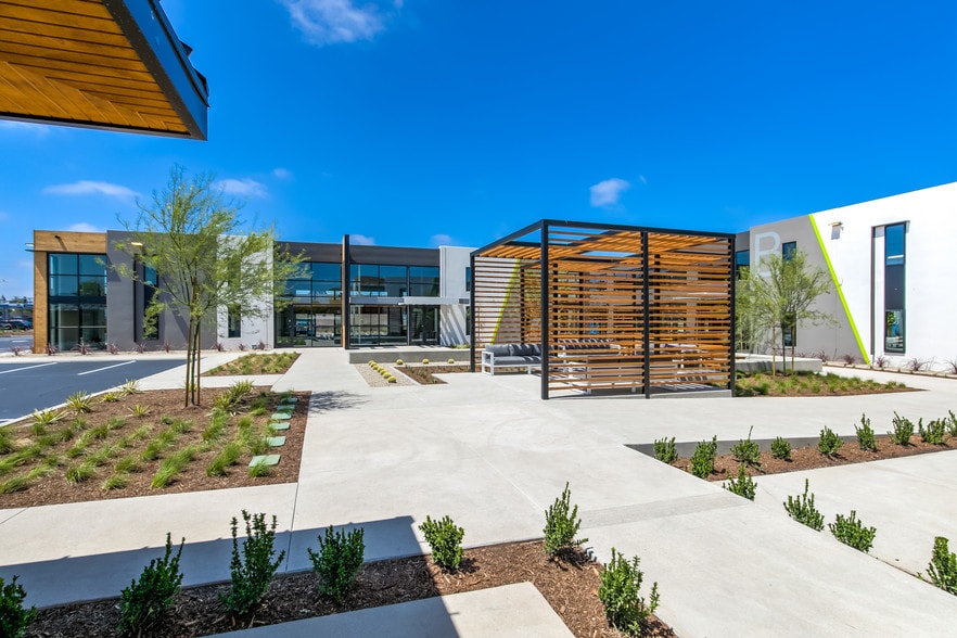 More Photos Of 660 W Baker St, Costa Mesa Unknown For Lease