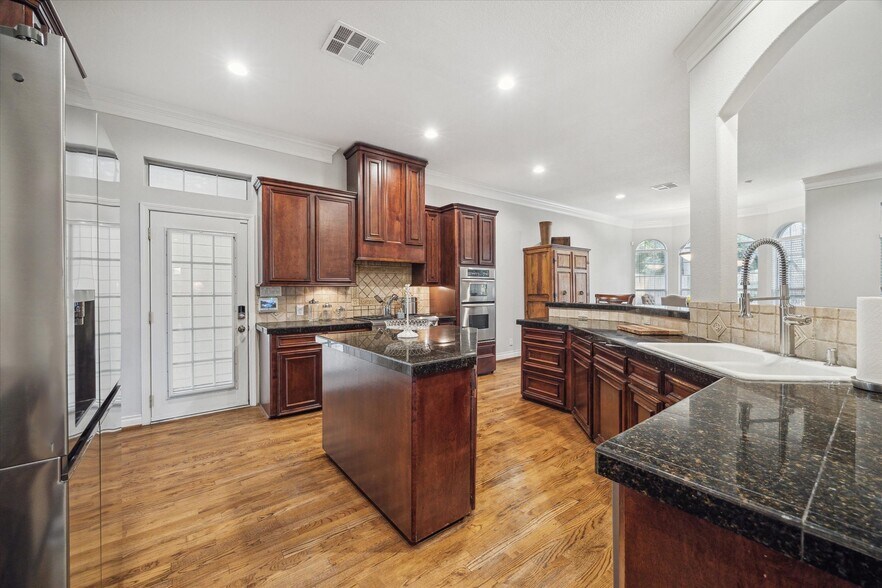 More Photos Of 8639 Bart Ln, Houston Office For Lease