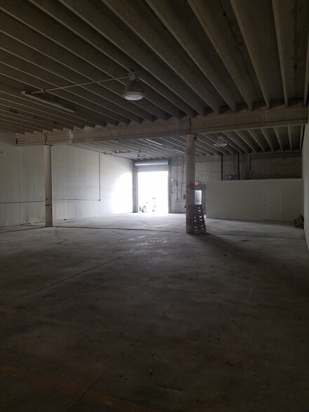 More Photos Of 818-838 NE 40th Ct, Oakland Park Warehouse For Lease