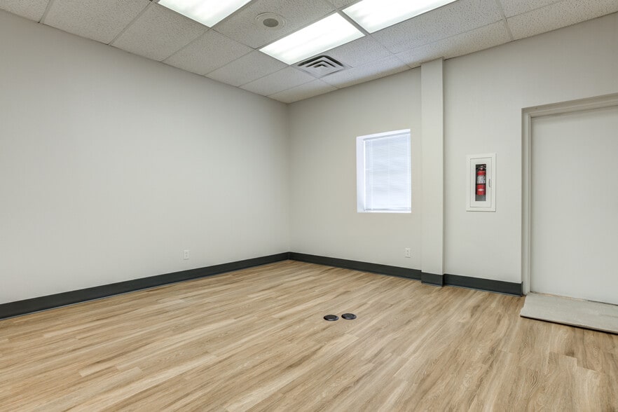 More Photos Of 510 Valencia Ave, Lubbock Warehouse For Sale