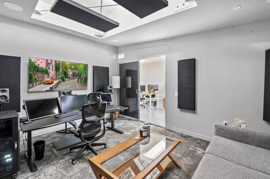 More Photos Of 11007 Venice Blvd, Los Angeles Storefront Retail Office For Sale