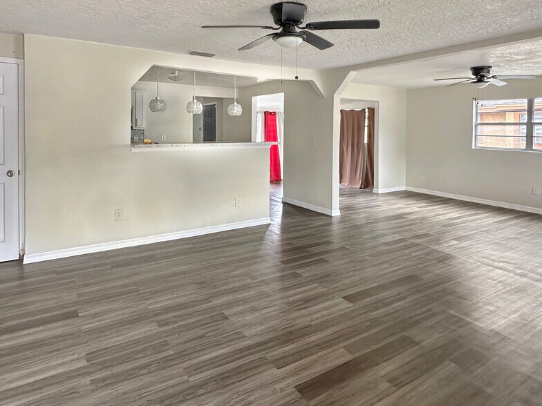 More Photos Of 1904 Historic Goldsboro Blvd, Sanford Flex For Sale