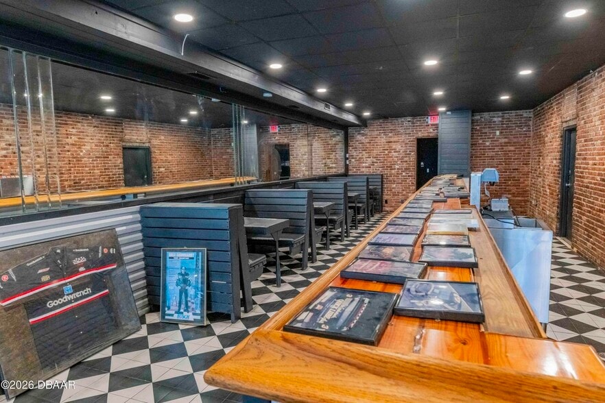 More Photos Of 747 W International Speedway Blvd, Daytona Beach Restaurant For Sale