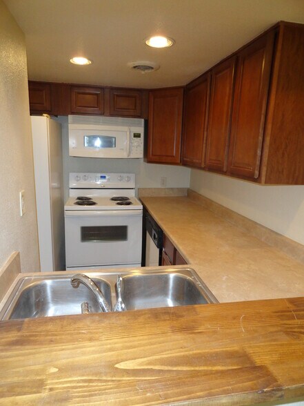 More Photos Of 1620 N Wilmot Rd, Tucson Apartments For Sale