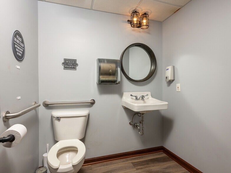 More Photos Of 105 6th Ave, Saint Albans Medical For Sale