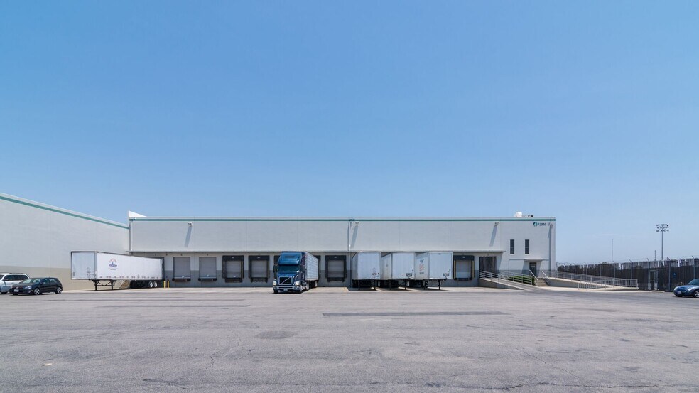 More Photos Of 13930-13950 Mica St, Santa Fe Springs Warehouse For Lease