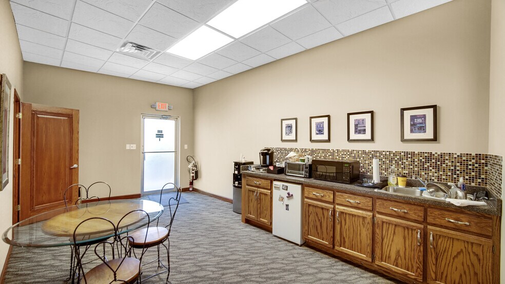 More Photos Of 303 Ridge Rd, Munster Office For Sale