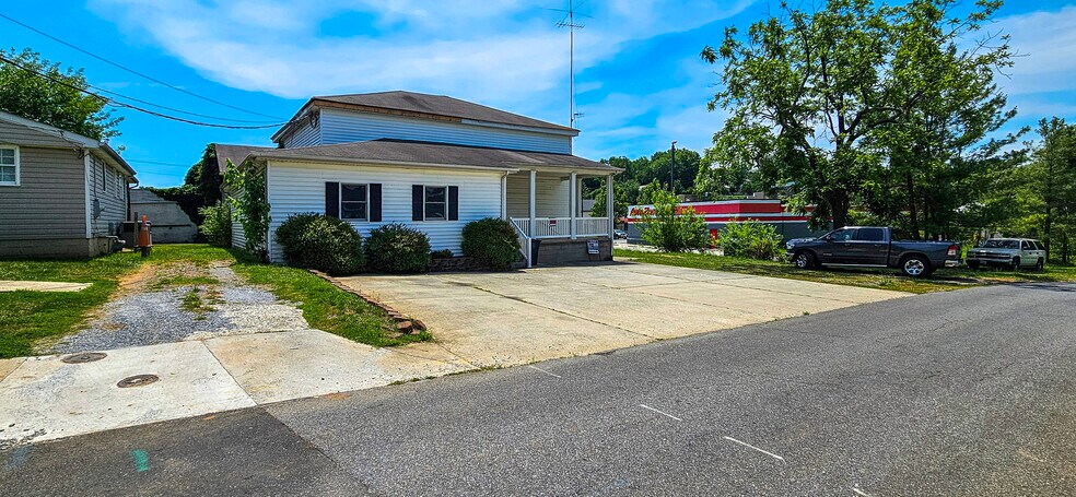 More Photos Of 2412 Marsh St, Lynchburg Showroom For Sale